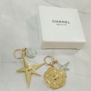 CHANEL Christmas 2025 Holiday Edition Charm Set NWB GWP
